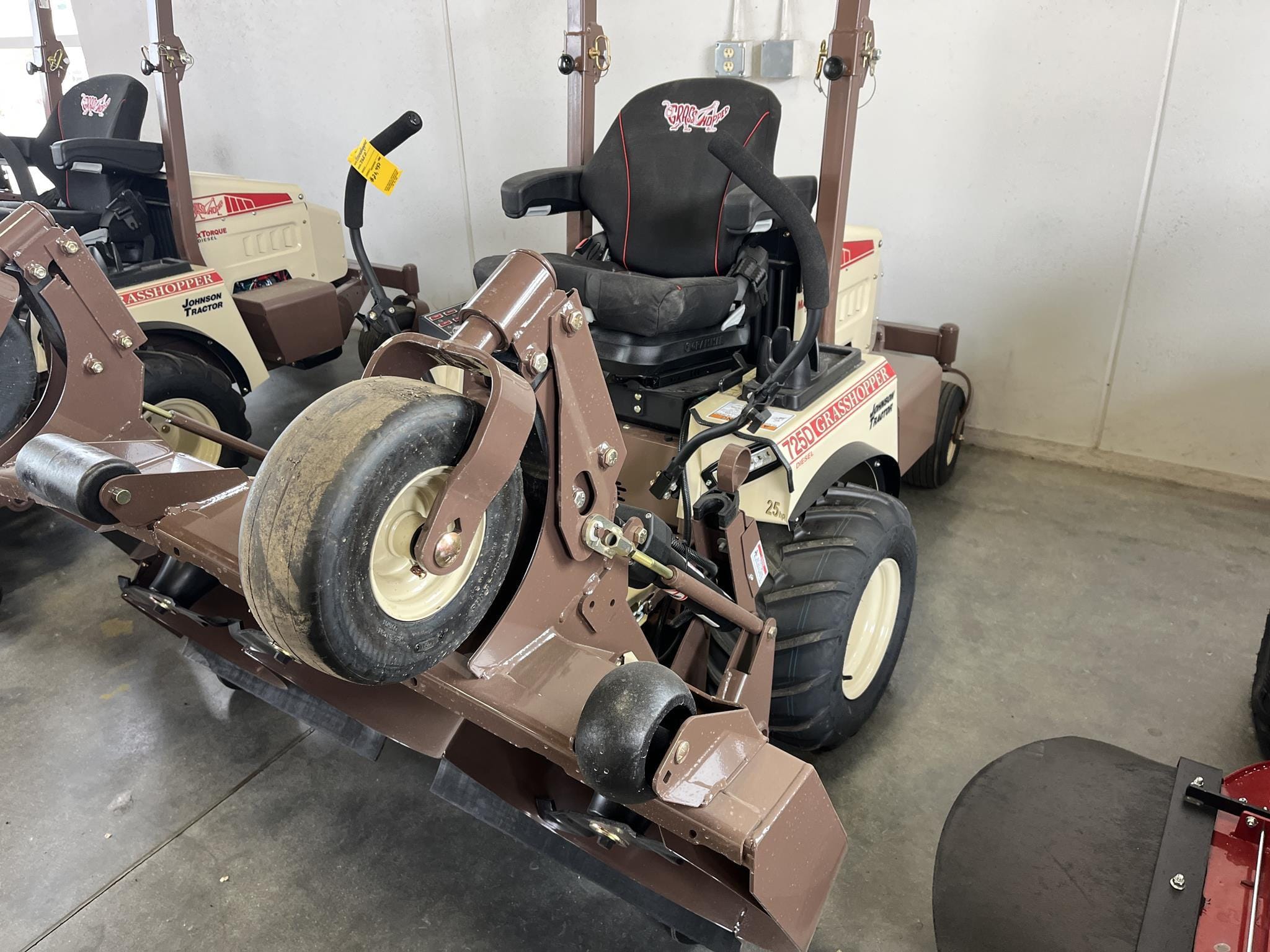 2025 Grasshopper 725DT6 Equipment Image0