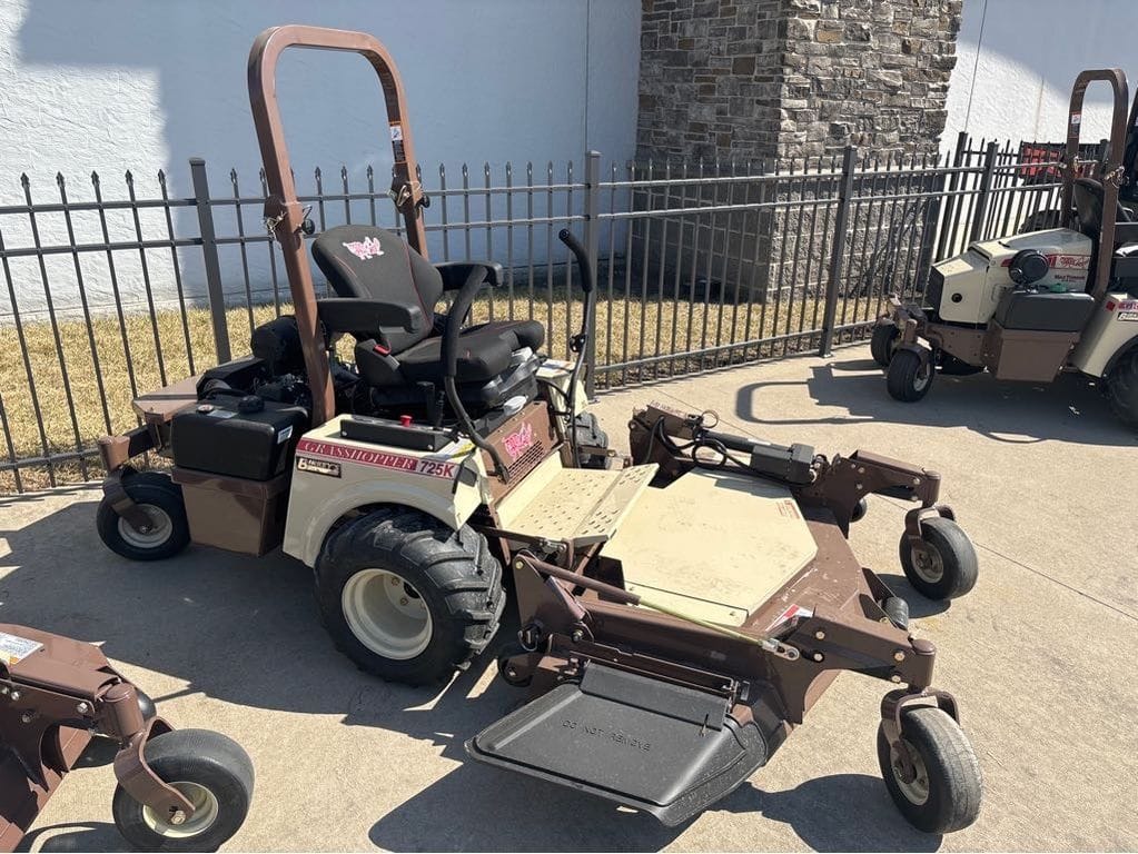 2025 Grasshopper 725KT Equipment Image0