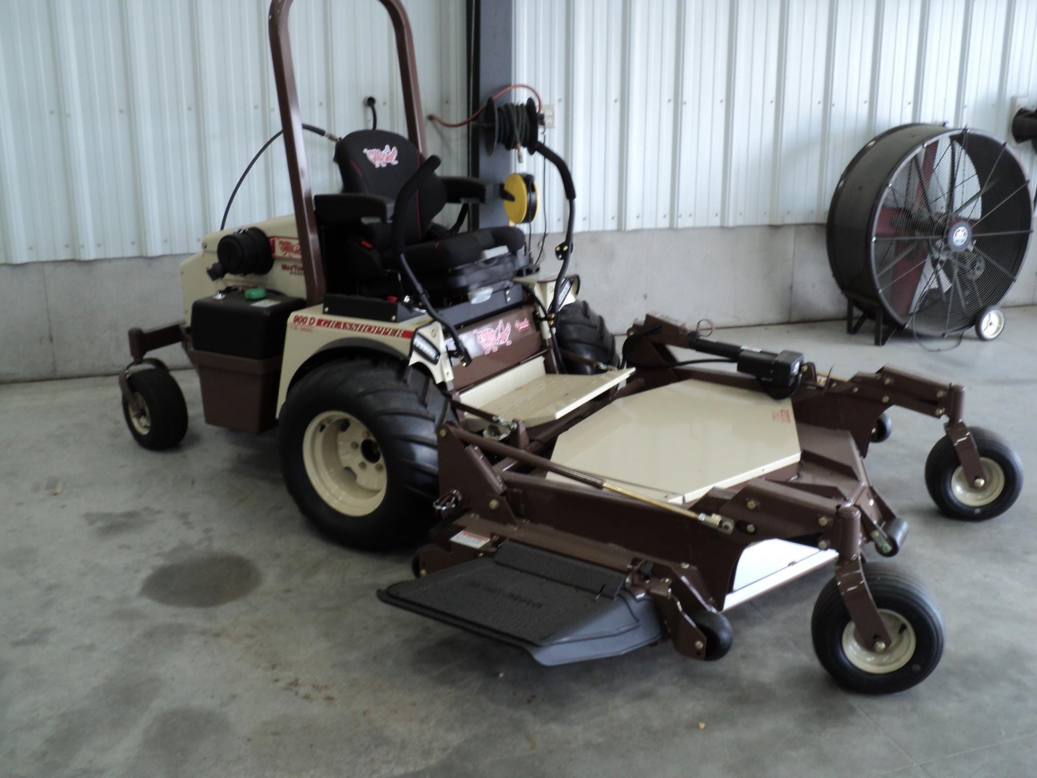 2025 Grasshopper 900D Equipment Image0