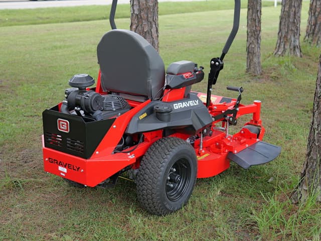 Image of Gravely Compact Pro 34 equipment image 4