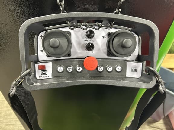 Image of Gravely Ovis 40RC equipment image 3