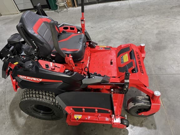 Image of Gravely Pro-Turn 560 equipment image 1