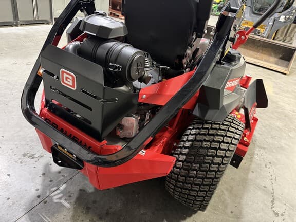 Image of Gravely Pro-Turn 560 equipment image 3