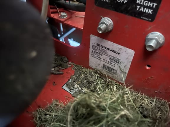 Image of Gravely Pro-Turn 672 equipment image 3