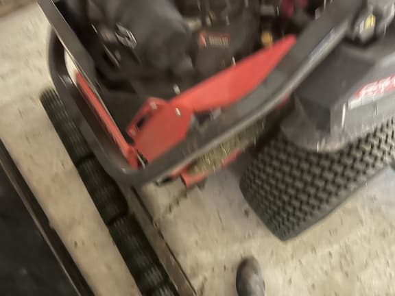 Image of Gravely Pro-Turn 672 equipment image 4