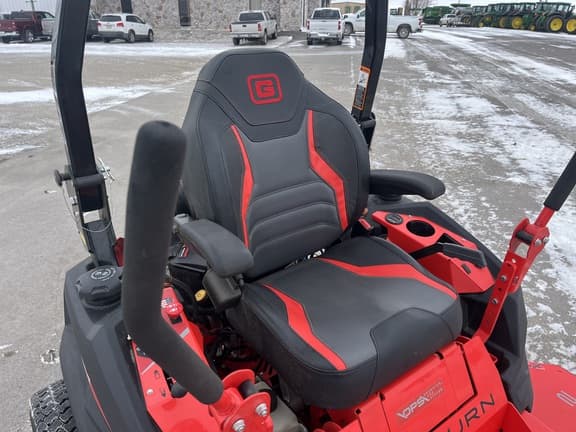 Image of Gravely Pro-Turn 672 equipment image 3