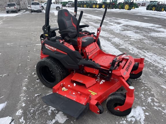 Image of Gravely Pro-Turn 672 equipment image 2