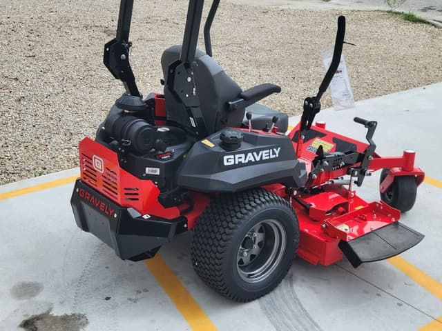 Image of Gravely Pro-Turn 152 equipment image 3