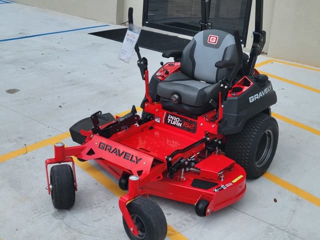 Image of Gravely Pro-Turn 152 equipment image 1