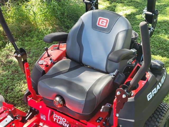 Image of Gravely Pro-Turn 152 equipment image 4