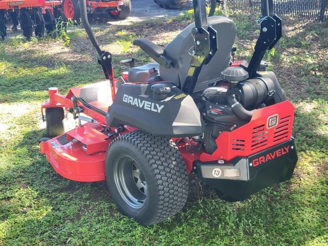 Image of Gravely Pro-Turn 152 equipment image 2