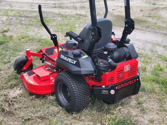 Image of Gravely Pro-Turn 160 equipment image 4