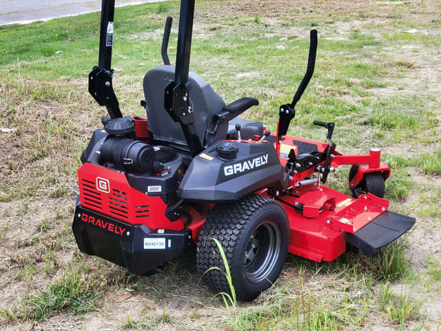 Image of Gravely Pro-Turn 160 equipment image 3
