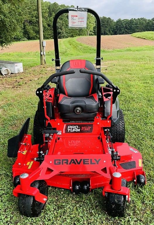Image of Gravely Pro-Turn 352 equipment image 2