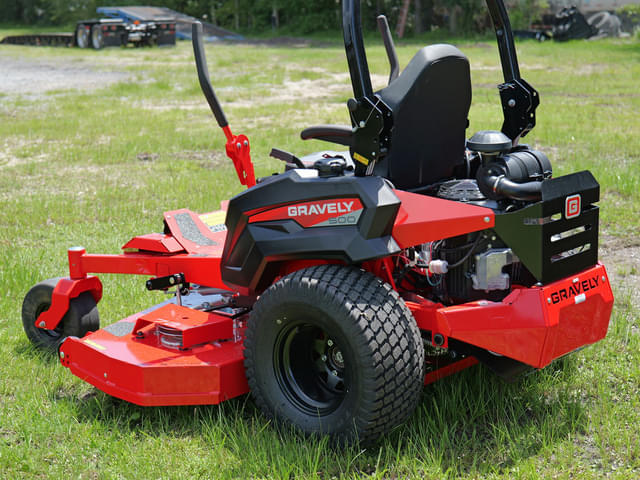 Image of Gravely Pro-Turn 572 equipment image 3