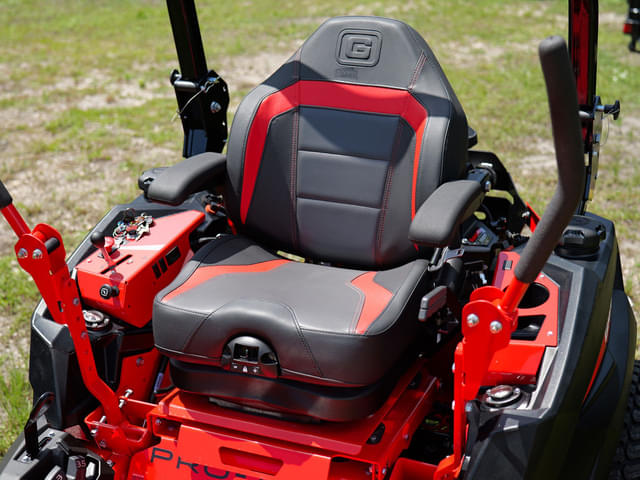 Image of Gravely Pro-Turn 572 equipment image 4