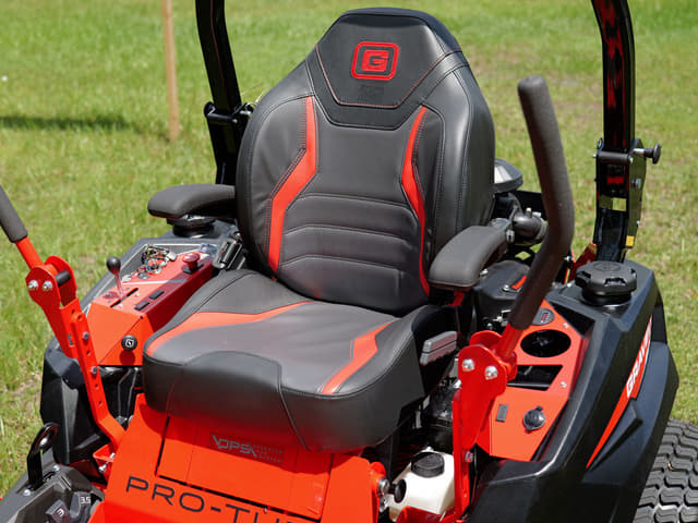 Image of Gravely Pro-Turn 660 equipment image 4