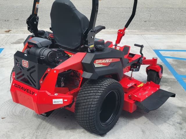 Image of Gravely Pro-Turn 600 equipment image 3