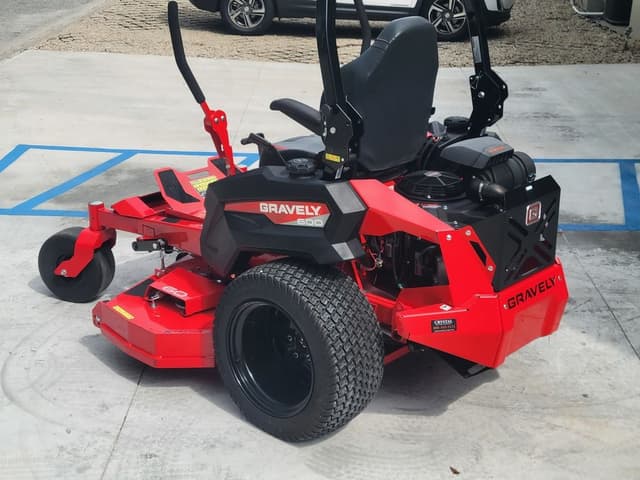 Image of Gravely Pro-Turn 600 equipment image 4