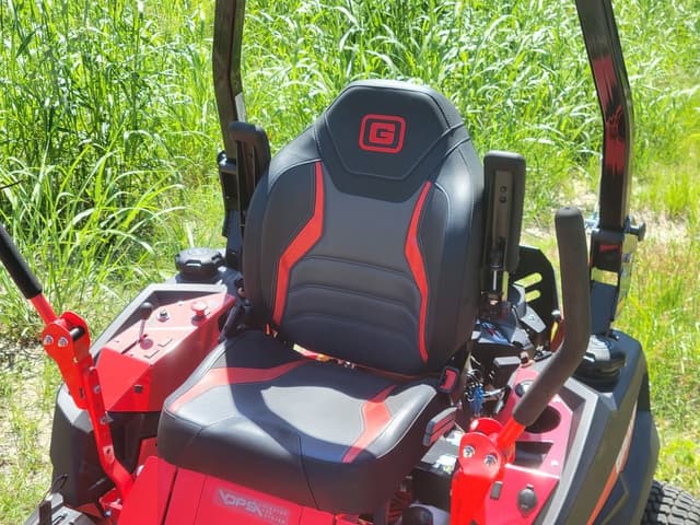 Image of Gravely Pro-Turn 672 equipment image 4