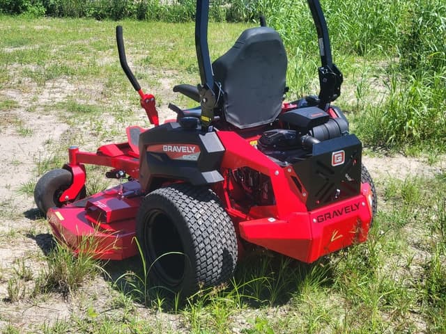 Image of Gravely Pro-Turn 672 equipment image 3
