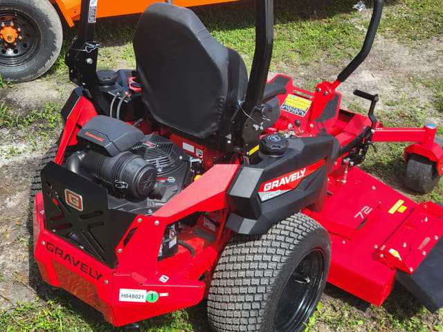 Image of Gravely Pro-Turn 600 equipment image 4