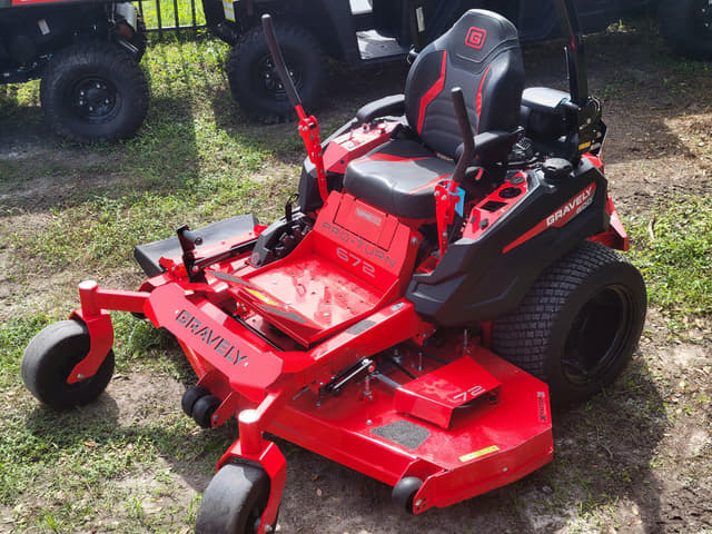Image of Gravely Pro-Turn 672 equipment image 2