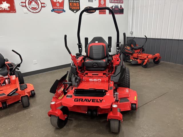 Image of Gravely Pro-Turn 560 equipment image 2