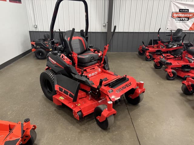 Image of Gravely Pro-Turn 560 equipment image 3