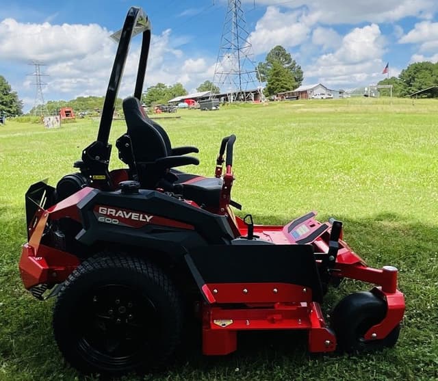 Image of Gravely Pro-Turn 652 equipment image 3