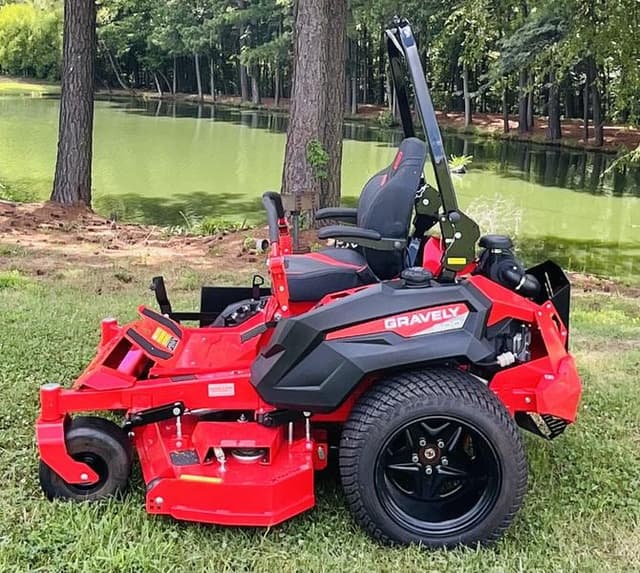 Image of Gravely Pro-Turn 652 equipment image 1