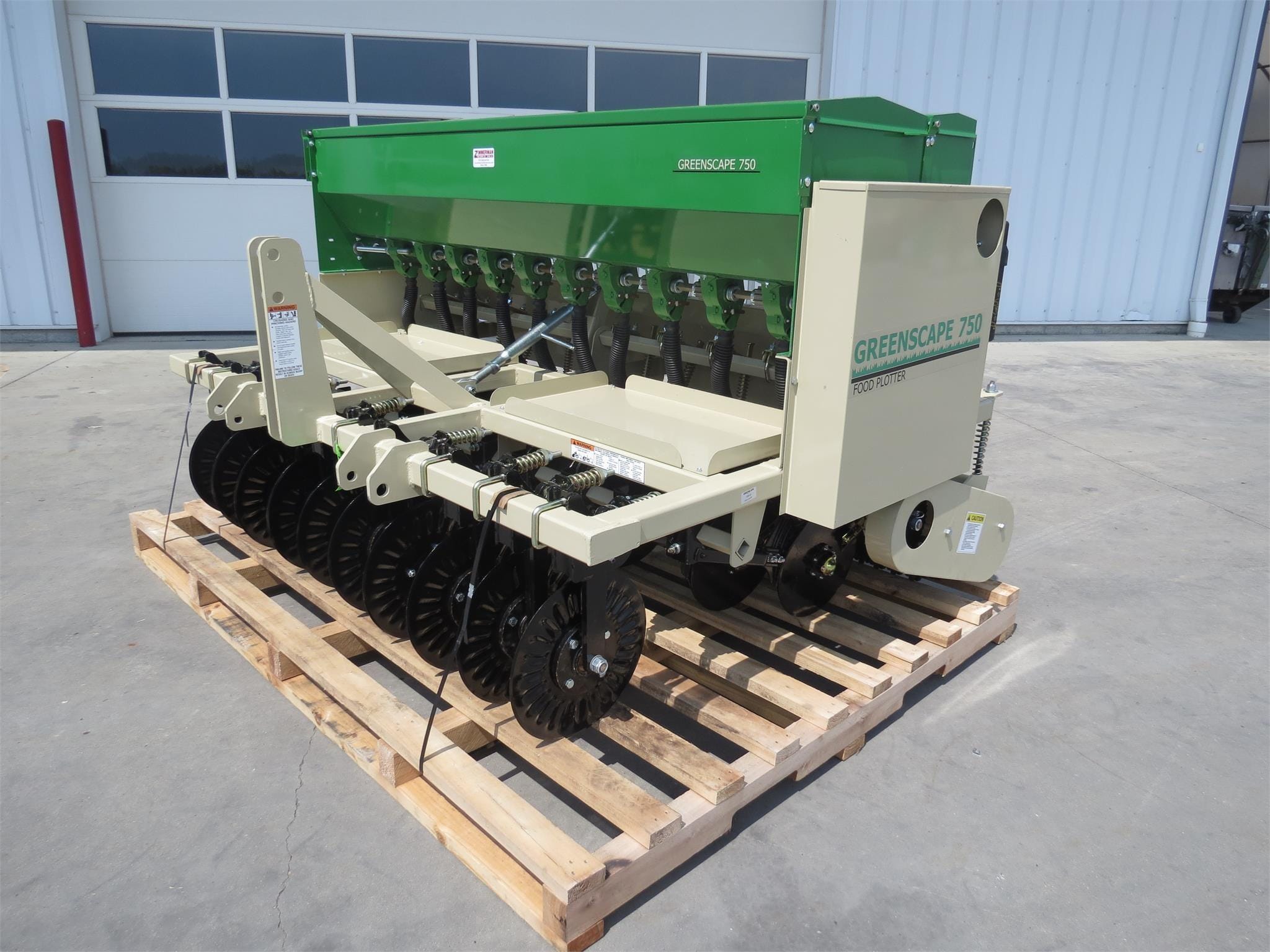 2025 Greenscape 750 Equipment Image0