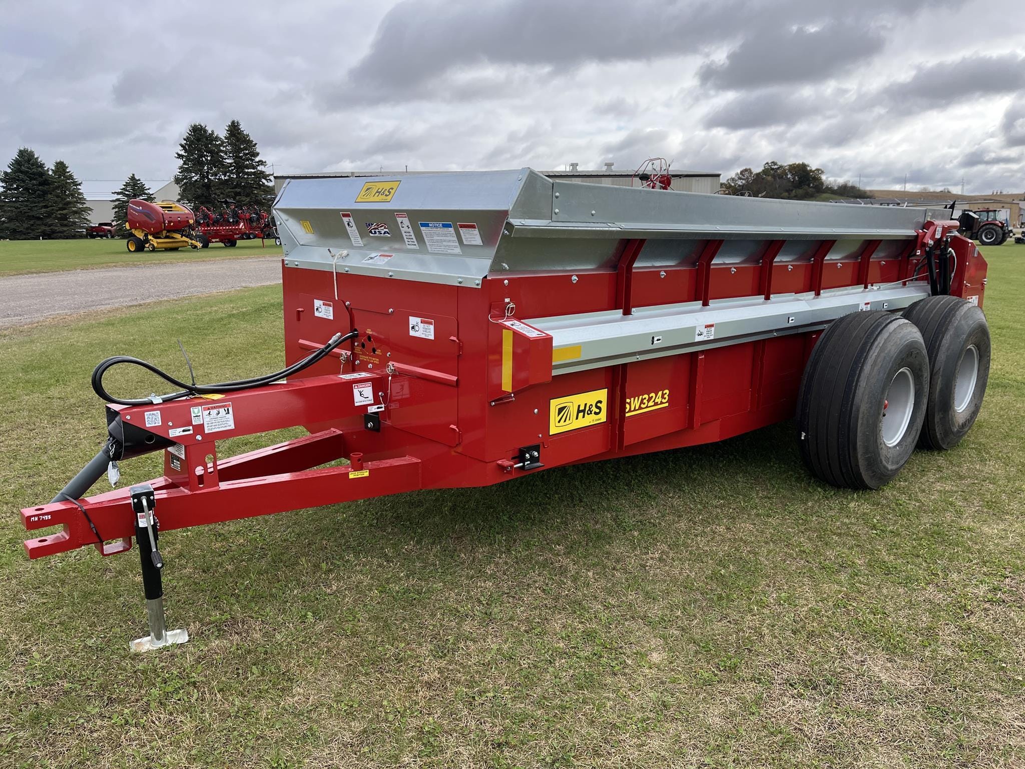 2025 H&S SW3243 Equipment Image0