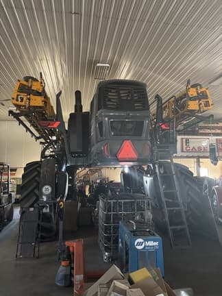 Image of Hagie STS12 equipment image 1