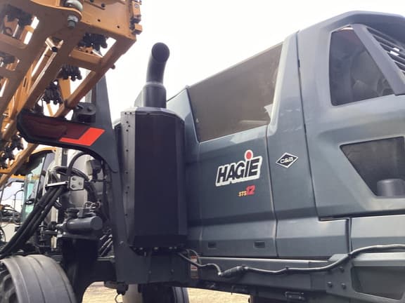 Image of Hagie STS12 equipment image 2