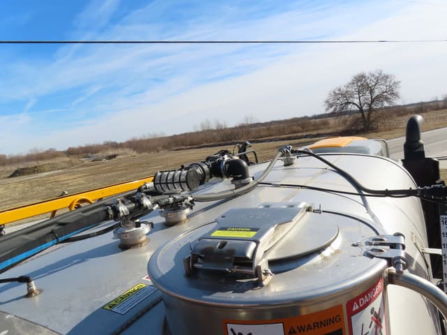 Image of Hagie STS16 equipment image 2