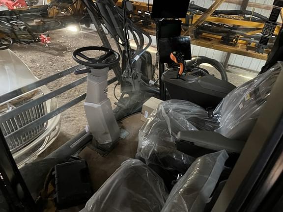 Image of Hagie STS16 equipment image 2