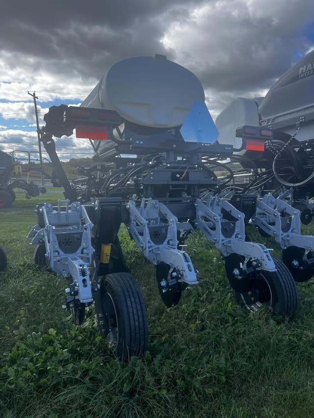 Image of Harvest International PB2030BR equipment image 2