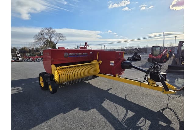 Image of New Holland Hayliner 275 equipment image 4