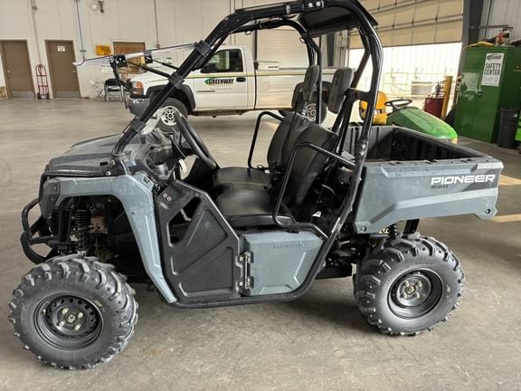 2025 Honda Pioneer 520 Equipment Image0