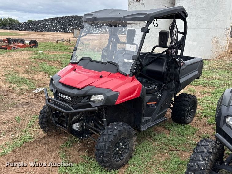 2025 Honda SXS700 Equipment Image0