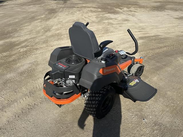 Image of Husqvarna Z248F equipment image 4