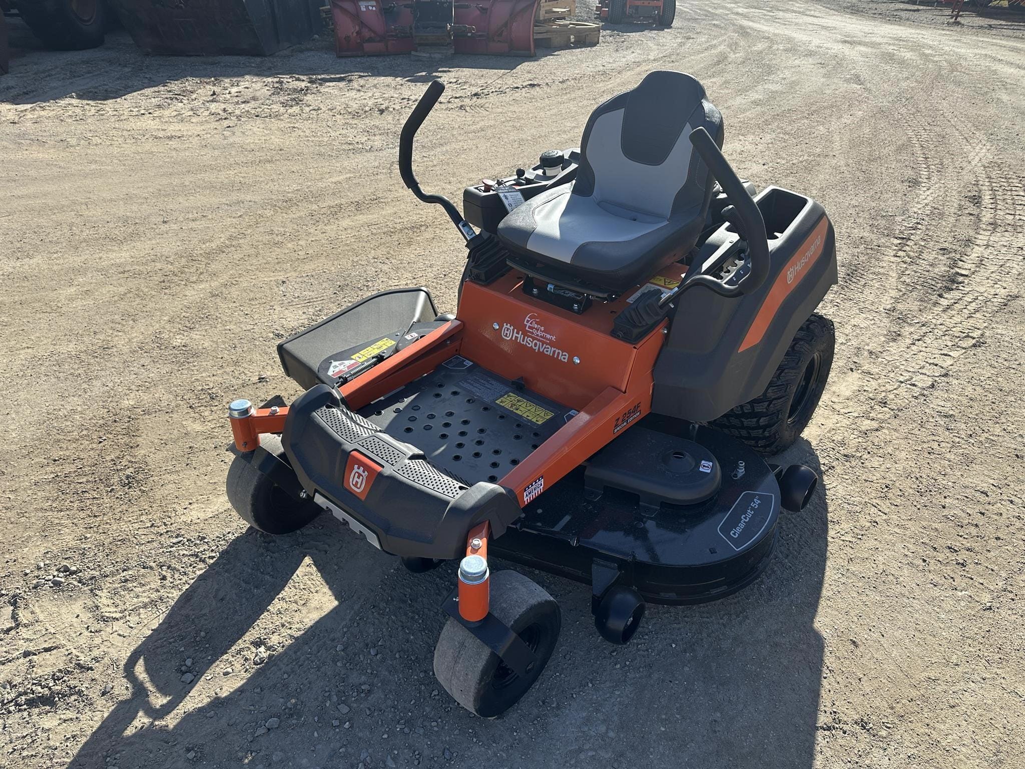 2025 Husqvarna Z254F Equipment Image0