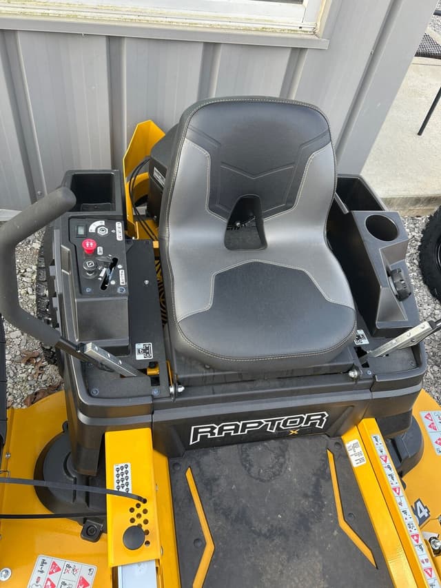 Image of Hustler Raptor X equipment image 2