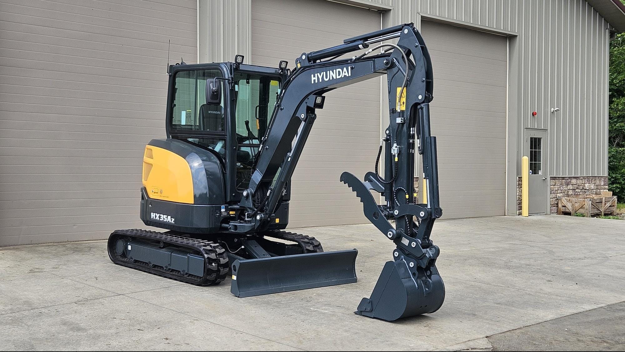 2025 Hyundai HX35AZ Equipment Image0