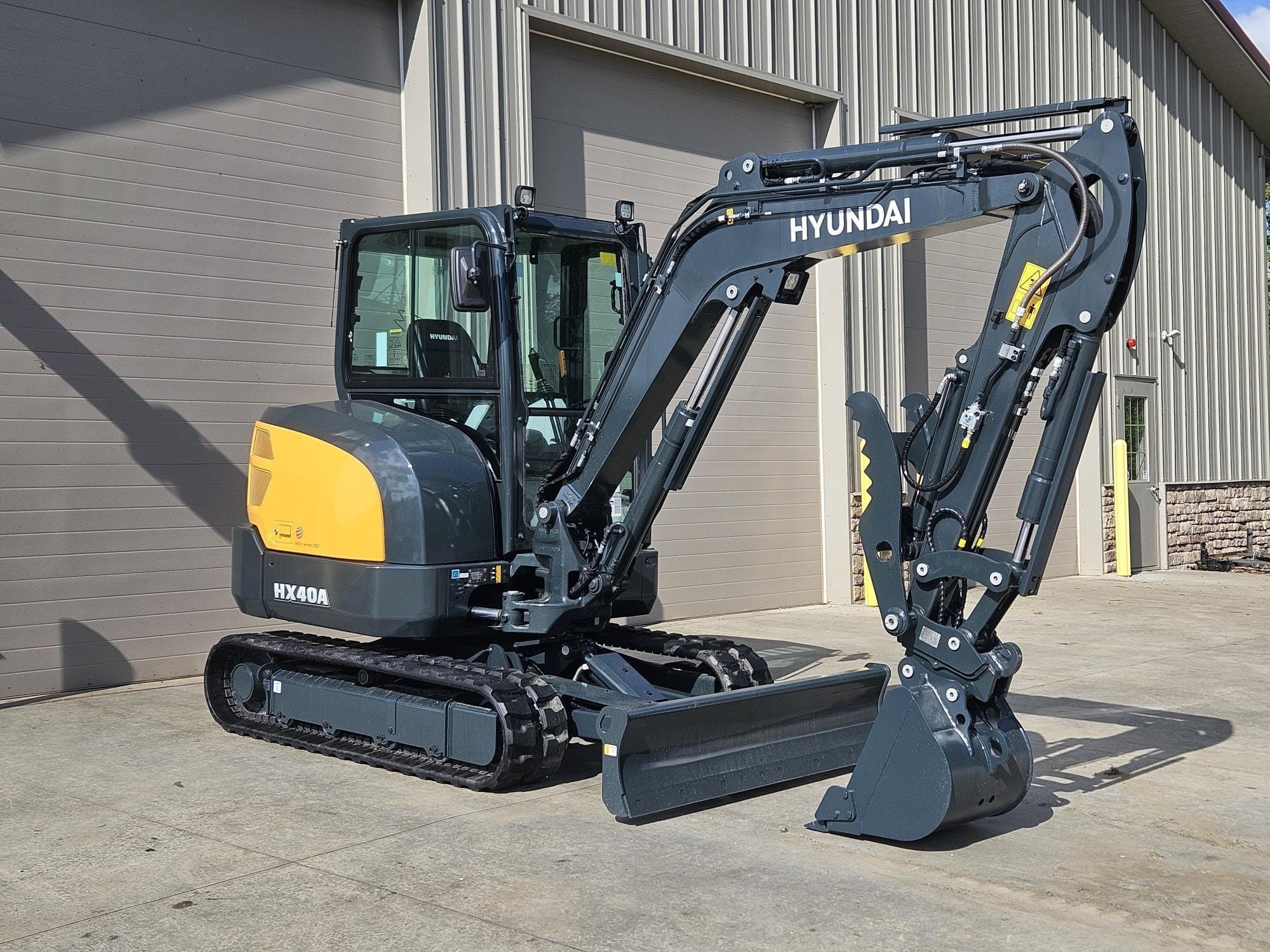 2025 Hyundai HX40A Equipment Image0