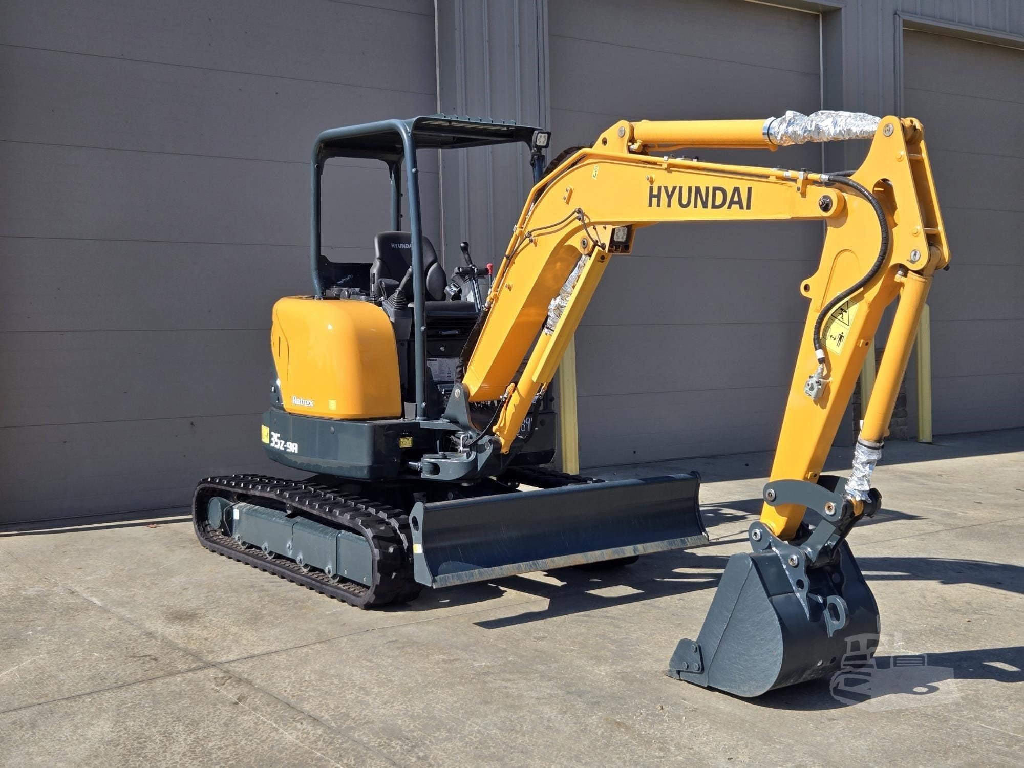 2025 Hyundai Robex 35Z-9A Equipment Image0