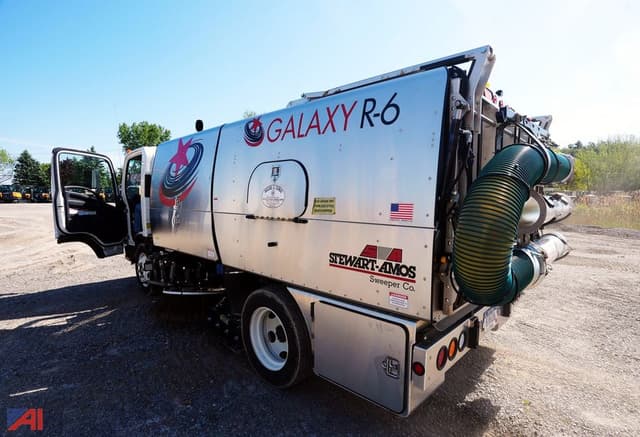 Image of Isuzu NRR equipment image 4
