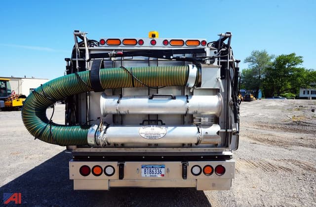 Image of Isuzu NRR equipment image 3