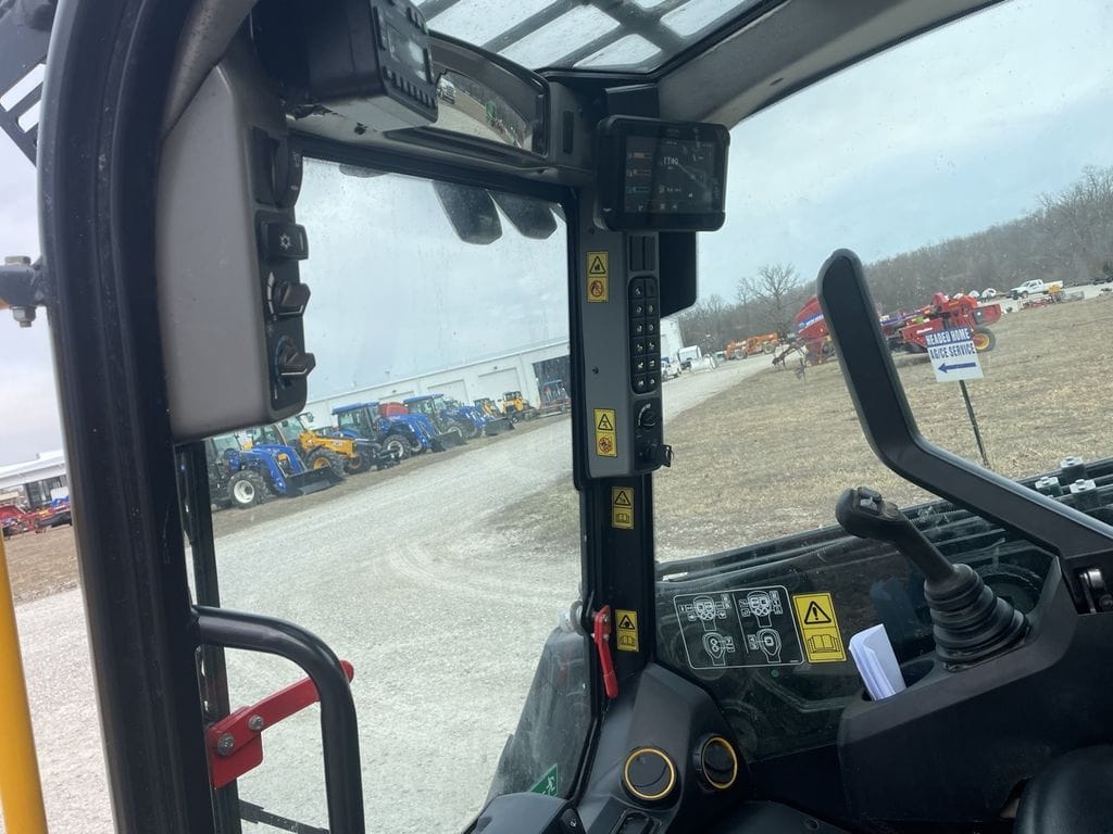 2025 JCB 3TS-8T Equipment Image0